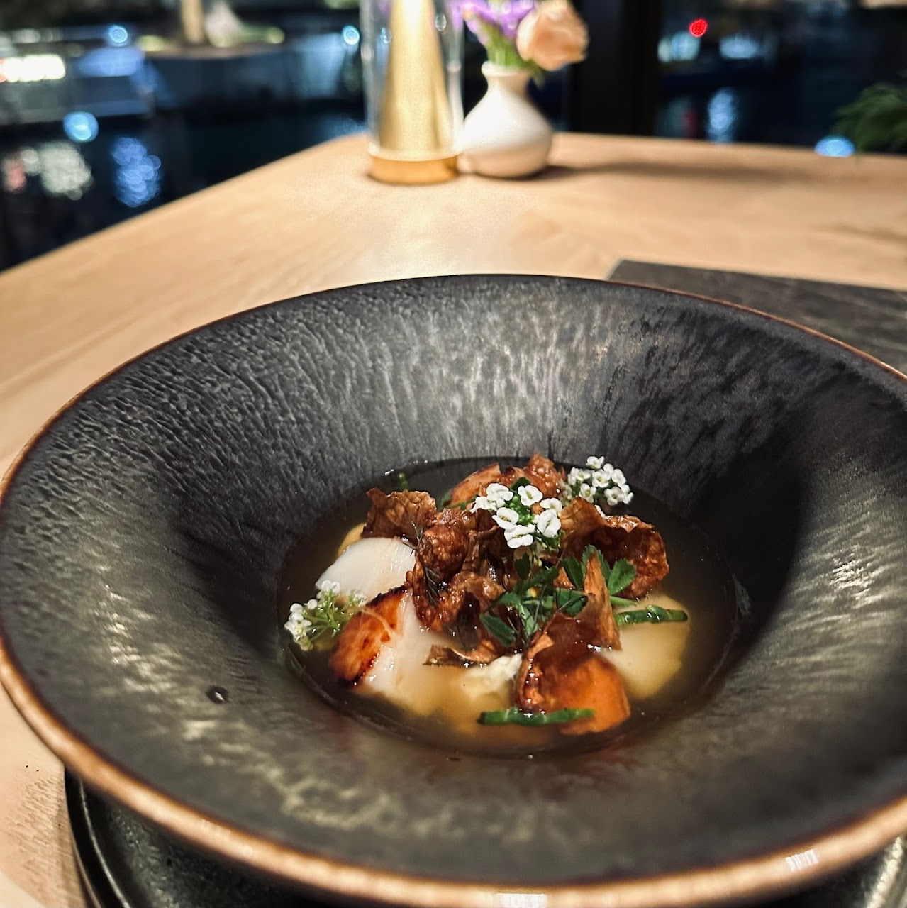 A plated Oborozuki course with Japanese-French detail.